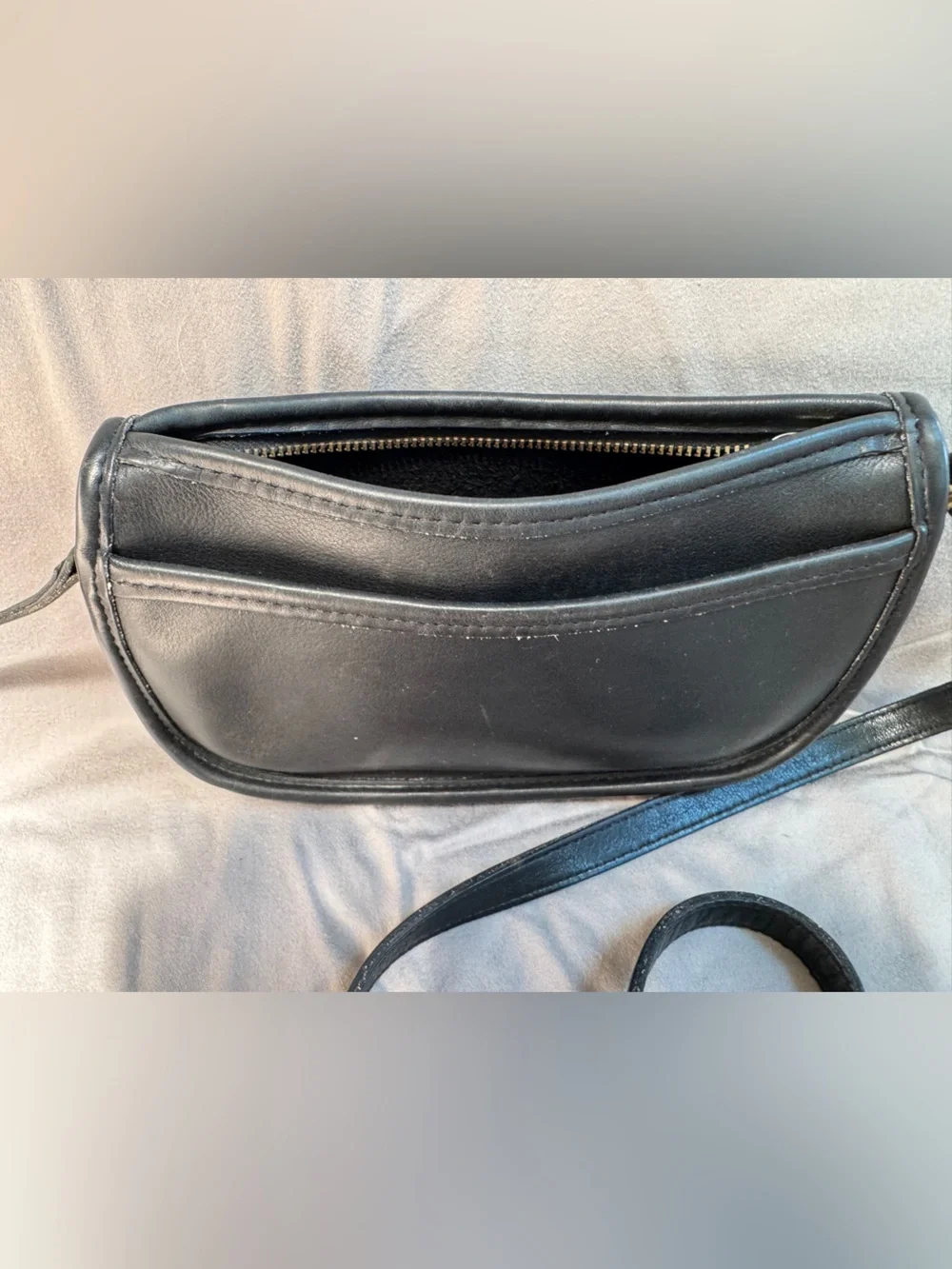 Coach vintage Wendie 9031 Black Leather Crossbody with Gold-Tone Buckle